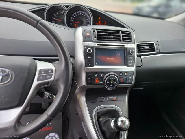 Тойота Версо 2014 в Европе на Automoto.ua Белый Тойота Версо, объемом двигателя 1.6 л и пробегом 214 тыс. км за 9317 $, фото 11 на Automoto.ua