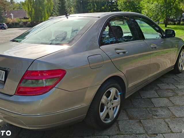 Мерседес Ц-Клас 2007 у Європі на Automoto.ua Сірий Мерседес Ц-Клас, об'ємом двигуна 1 л та пробігом 110 тис. км за 8451 $, фото 7 на Automoto.ua