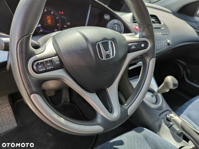 Хонда Цивик, объемом двигателя 1.8 л и пробегом 94 тыс. км за 7019 $, фото 20 на Automoto.ua