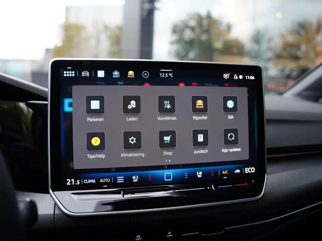 Фольксваген Golf GTE 2025 в Европе на Automoto.ua Черный Фольксваген Golf GTE, объемом двигателя 1.5 л и пробегом 10 тыс. км за 65086 $, фото 12 на Automoto.ua