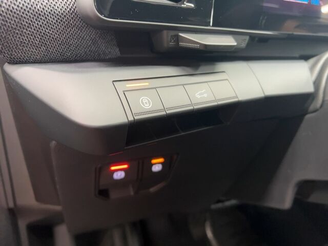 Рено Scenic E-TECH 2025 в Европе на Automoto.ua Серый Рено Scenic E-TECH, объемом двигателя 0 л и пробегом 6 тыс. км за 51785 $, фото 17 на Automoto.ua