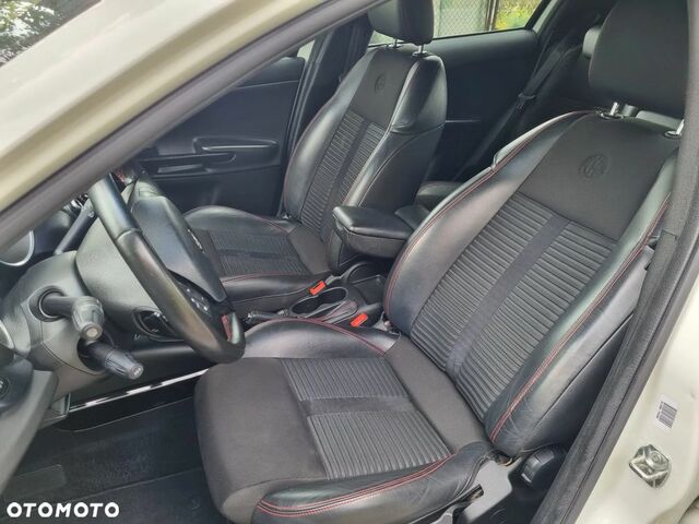 Альфа Ромео Giulietta 2012 у Європі на Automoto.ua Білий Альфа Ромео Giulietta, об'ємом двигуна 1 л та пробігом 197 тис. км за 6901 $, фото 9 на Automoto.ua