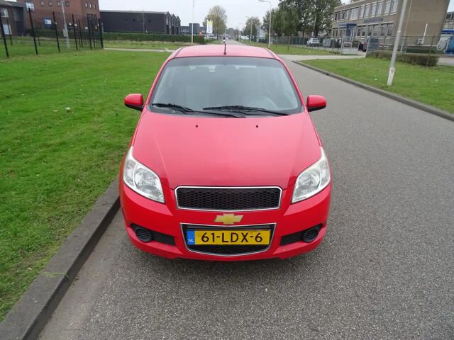 Шевроле Авео 2011 в Европе на Automoto.ua Красный Шевроле Авео, объемом двигателя 0 л и пробегом 277021 тыс. км за 1995 $, фото 7 на Automoto.ua