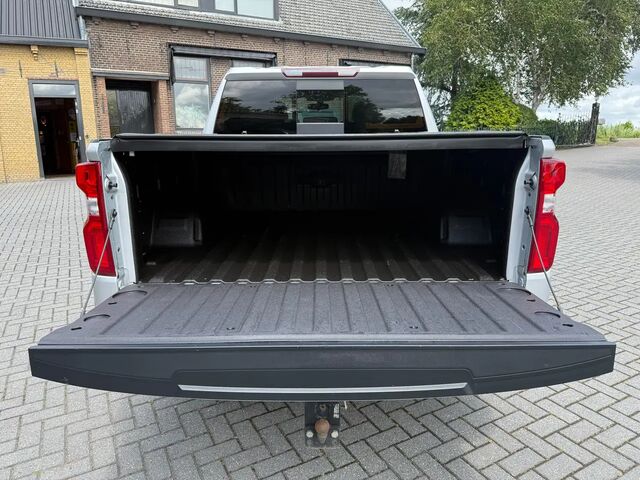 Шевроле Сильверадо 2021 в Европе на Automoto.ua Серый Шевроле Сильверадо, объемом двигателя 3 л и пробегом 148 тыс. км за 48792 $, фото 4 на Automoto.ua