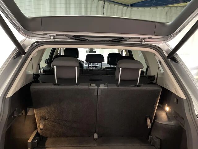 Фольксваген Tiguan Allspace 2020 у Європі на Automoto.ua Сірий Фольксваген Tiguan Allspace, об'ємом двигуна 1.5 л та пробігом 137 тис. км за 33504 $, фото 12 на Automoto.ua