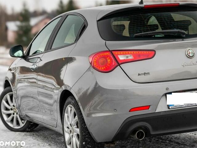 Альфа Ромео Giulietta, об'ємом двигуна 1.96 л та пробігом 215 тис. км за 6026 $, фото 7 на Automoto.ua