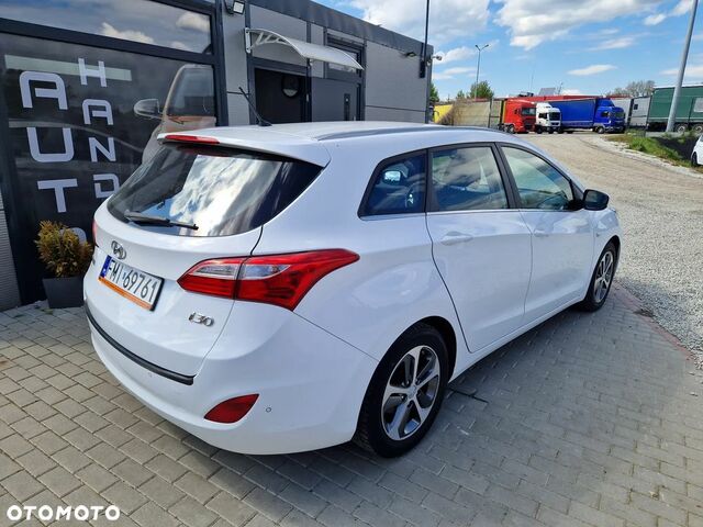 Хендай i30, об'ємом двигуна 1.58 л та пробігом 96 тис. км за 7970 $, фото 5 на Automoto.ua