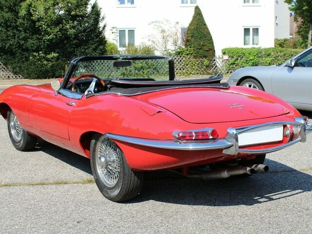 Червоний Ягуар E-Type, об'ємом двигуна 4.2 л та пробігом 98 тис. км за 97601 $, фото 8 на Automoto.ua