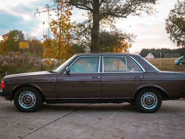 Мерседес 200 1982 в Европе на Automoto.ua Коричневый Мерседес 200, объемом двигателя 0 л и пробегом 241 тыс. км за 7499 $, фото 1 на Automoto.ua