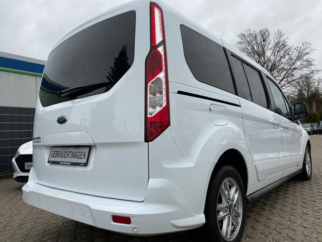 Белый Форд Grand Tourneo, объемом двигателя 1.5 л и пробегом 75 тыс. км за 25727 $, фото 3 на Automoto.ua