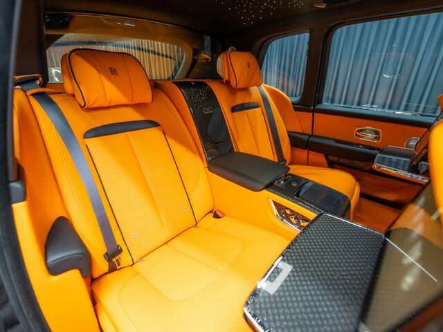 Ролс Ройс Cullinan 2025 в Европе на Automoto.ua Черный Ролс Ройс Cullinan, объемом двигателя 6.75 л и пробегом 50 тыс. км за 739665 $, фото 43 на Automoto.ua