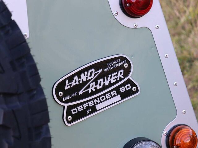 Зеленый Ленд Ровер Дефендер, объемом двигателя 2.2 л и пробегом 74 тыс. км за 86103 $, фото 11 на Automoto.ua