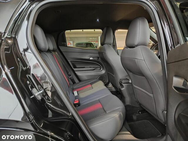 Альфа Ромео Джуниор 2025 в Европе на Automoto.ua Красный Альфа Ромео Джуниор, объемом двигателя 1 л и пробегом 1 тыс. км за 35473 $, фото 9 на Automoto.ua