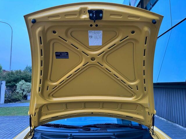 Желтый Порше 911, объемом двигателя 3.6 л и пробегом 37 тыс. км за 178186 $, фото 12 на Automoto.ua