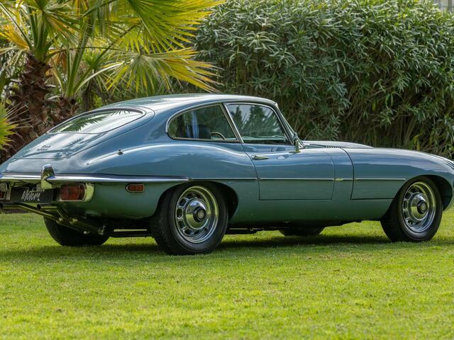 Синій Ягуар E-Type, об'ємом двигуна 4.24 л та пробігом 57 тис. км за 76242 $, фото 3 на Automoto.ua