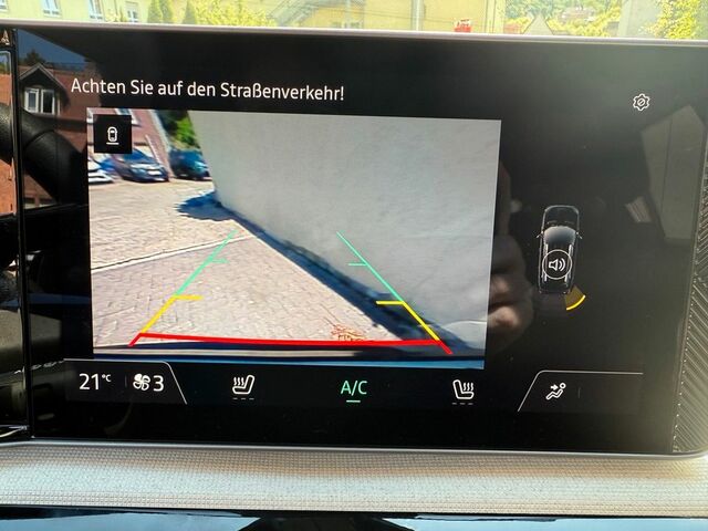 Рено R 4 2025 в Европе на Automoto.ua Красный Рено R 4, объемом двигателя 0 л и пробегом 1000 тыс. км за 36043 $, фото 10 на Automoto.ua