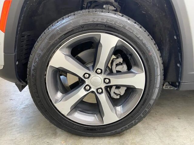 Джип Гранд Чероки 2023 в Европе на Automoto.ua Серый Джип Гранд Чероки, объемом двигателя 2 л и пробегом 29 тыс. км за 65386 $, фото 13 на Automoto.ua