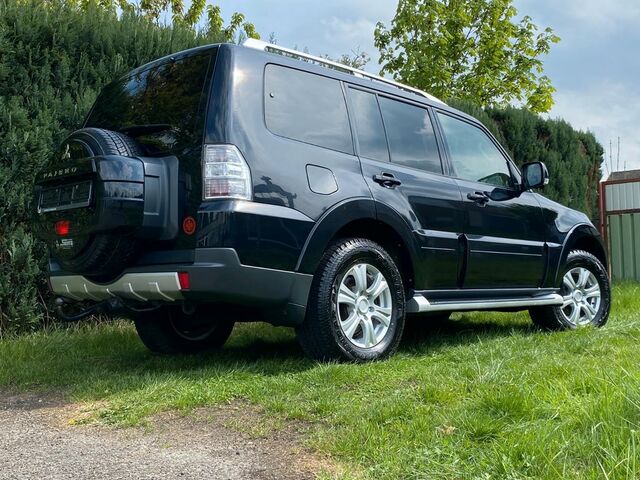 Мицубиси Паджеро 2009 в Европе на Automoto.ua Черный Мицубиси Паджеро, объемом двигателя 3.2 л и пробегом 85 тыс. км за 26803 $, фото 7 на Automoto.ua