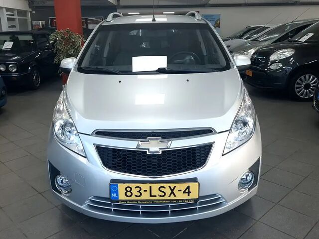 Шевроле Спарк 2010 в Европе на Automoto.ua Серебряный Шевроле Спарк, объемом двигателя 1 л и пробегом 87 тыс. км за 3798 $, фото 1 на Automoto.ua