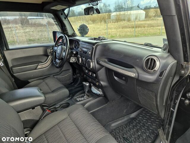 Джип Wrangler, об'ємом двигуна 3.61 л та пробігом 140 тис. км за 19438 $, фото 18 на Automoto.ua