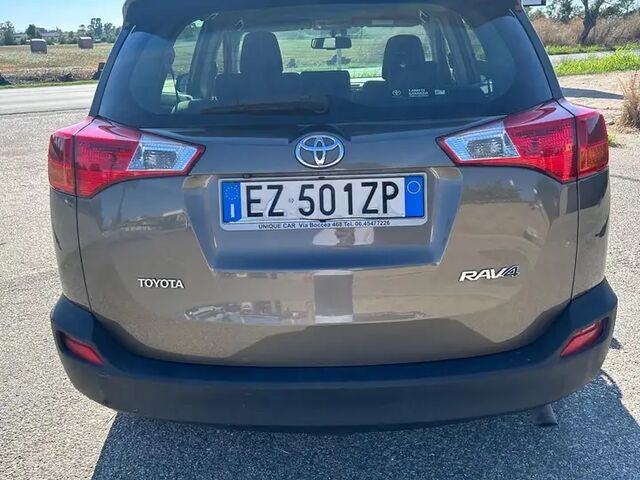 Тойота РАВ 4 2015 в Европе на Automoto.ua Тойота РАВ 4, объемом двигателя 2.23 л и пробегом 180 тыс. км за 12679 $, фото 1 на Automoto.ua