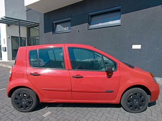 Рено Модус 2006 в Европе на Automoto.ua Рено Модус, объемом двигателя 0 л и пробегом 106 тыс. км за 1999 $, фото 5 на Automoto.ua