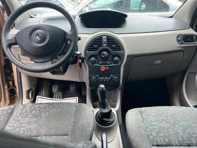 Рено Модус 2005 в Европе на Automoto.ua Бежевый Рено Модус, объемом двигателя 1.15 л и пробегом 145 тыс. км за 2902 $, фото 7 на Automoto.ua