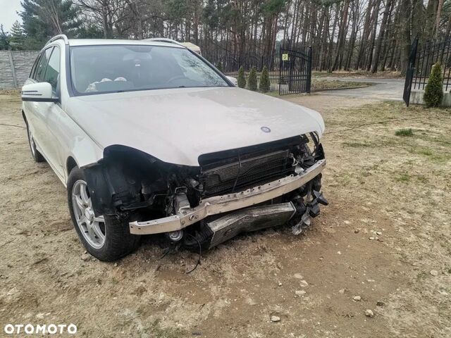 Мерседес Ц-Клас 2013 у Європі на Automoto.ua Білий Мерседес Ц-Клас, об'ємом двигуна 2.14 л та пробігом 269 тис. км за 13400 $, фото 1 на Automoto.ua