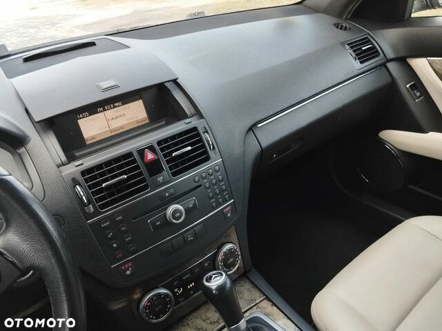 Мерседес Ц-Класс 2008 в Европе на Automoto.ua Черный Мерседес Ц-Класс, объемом двигателя 1 л и пробегом 227 тыс. км за 28500 $, фото 34 на Automoto.ua