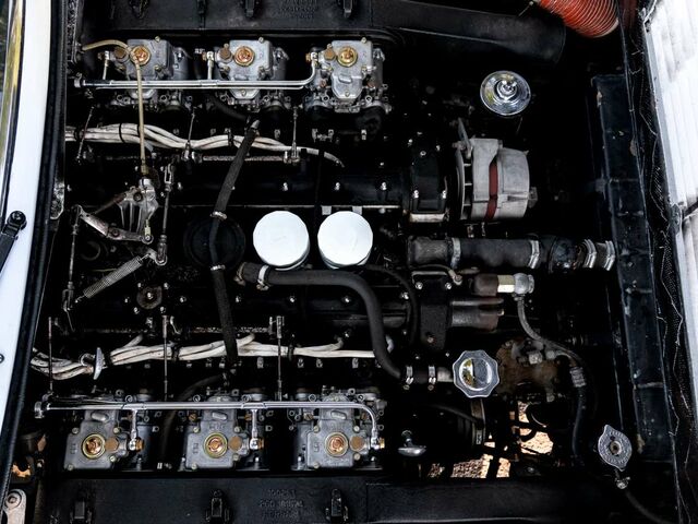 Серый Феррари 400, объемом двигателя 4.82 л и пробегом 56 тыс. км за 61002 $, фото 3 на Automoto.ua