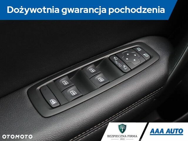 Рено Меган 2017 у Європі на Automoto.ua Червоний Рено Меган, об'ємом двигуна 1 л та пробігом 79 тис. км за 11381 $, фото 19 на Automoto.ua