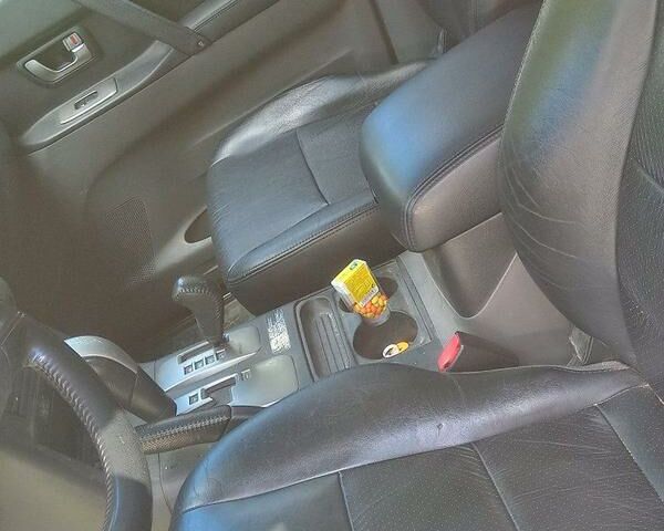 Міцубісі Паджеро 2004 у Європі на Automoto.ua Сірий Міцубісі Паджеро, об'ємом двигуна 0 л та пробігом 274 тис. км за 5000 $, фото 6 на Automoto.ua