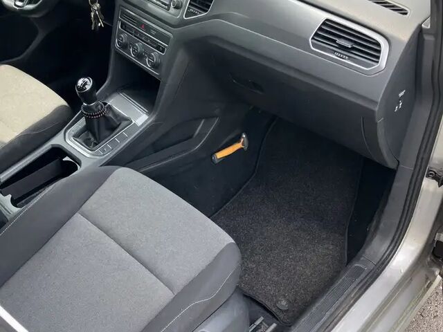 Фольксваген Гольф Спортсван 2017 у Європі на Automoto.ua Сірий Фольксваген Гольф Спортсван, об'ємом двигуна 1 л та пробігом 206 тис. км за 7986 $, фото 9 на Automoto.ua