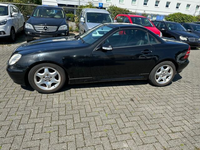 Мерседес 200 2001 в Европе на Automoto.ua Черный Мерседес 200, объемом двигателя 2 л и пробегом 171 тыс. км за 2699 $, фото 2 на Automoto.ua