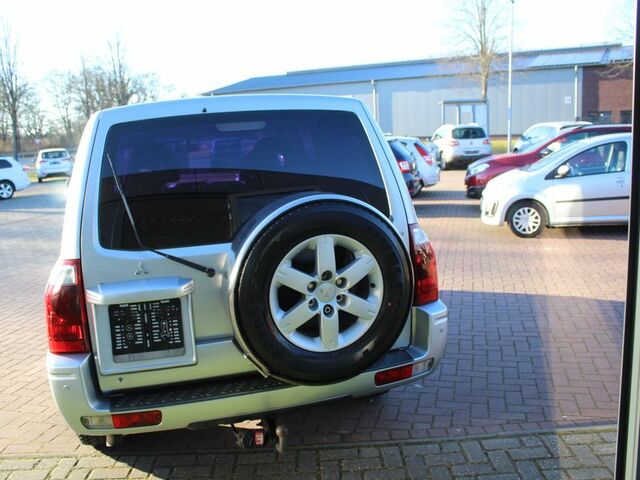 Міцубісі Паджеро 2006 у Європі на Automoto.ua Срібний Міцубісі Паджеро, об'ємом двигуна 3.2 л та пробігом 161 тис. км за 8152 $, фото 4 на Automoto.ua