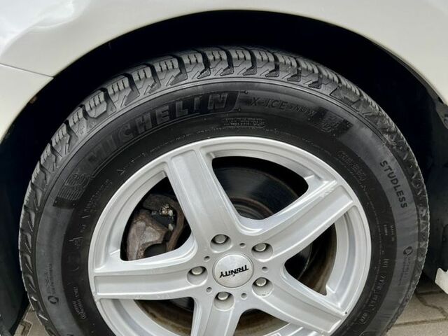 Тойота Prius Plus, объемом двигателя 1.8 л и пробегом 260 тыс. км за 13499 $, фото 9 на Automoto.ua