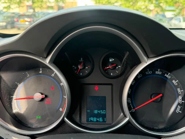 Шевроле Круз 2009 в Европе на Automoto.ua Бежевый Шевроле Круз, объемом двигателя 1.6 л и пробегом 198 тыс. км за 3739 $, фото 14 на Automoto.ua