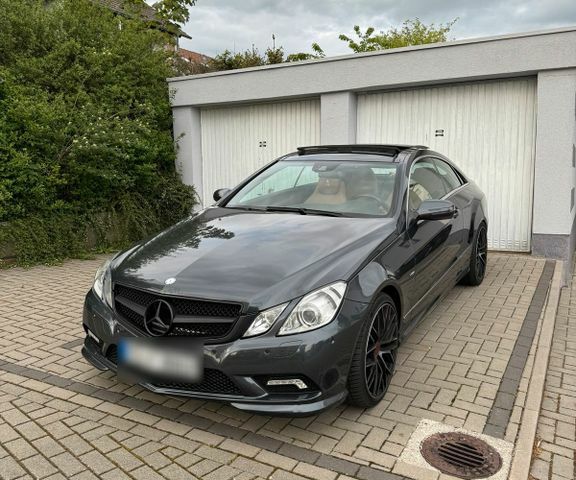 Мерседес E 250, об'ємом двигуна 0 л та пробігом 125 тис. км за 16848 $, фото 1 на Automoto.ua