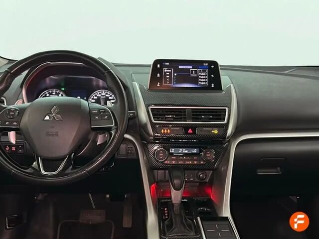 Мицубиси Eclipse Cross 2018 в Европе на Automoto.ua Белый Мицубиси Eclipse Cross, объемом двигателя 1.5 л и пробегом 102 тыс. км за 17446 $, фото 10 на Automoto.ua