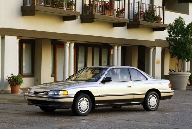 Акура Легенда, Седан 1986 - 1991 2,5 V6 MT (151 л.с.)