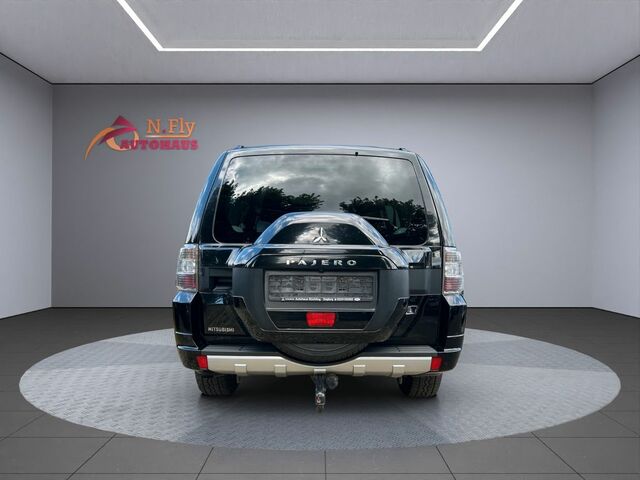 Міцубісі Паджеро 2016 у Європі на Automoto.ua Чорний Міцубісі Паджеро, об'ємом двигуна 3.2 л та пробігом 175 тис. км за 29117 $, фото 3 на Automoto.ua