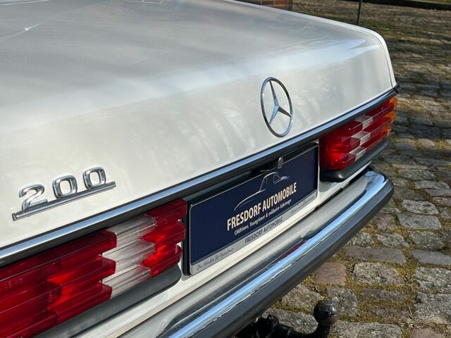 Мерседес 200 1985 в Европе на Automoto.ua Белый Мерседес 200, объемом двигателя 0 л и пробегом 175 тыс. км за 15128 $, фото 5 на Automoto.ua