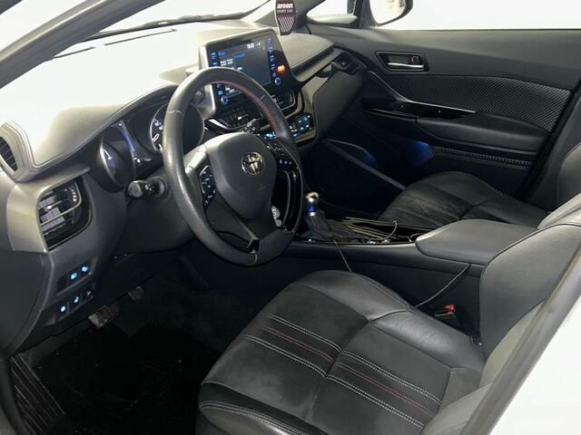 Тойота C-HR 2021 в Европе на Automoto.ua Серый Тойота C-HR, объемом двигателя 1 л и пробегом 34 тыс. км за 115000 $, фото 33 на Automoto.ua