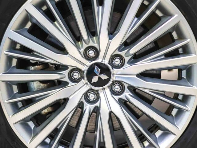 Міцубісі Аутлендер 2019 у Європі на Automoto.ua Білий Міцубісі Аутлендер, об'ємом двигуна 2.36 л та пробігом 106 тис. км за 24416 $, фото 24 на Automoto.ua