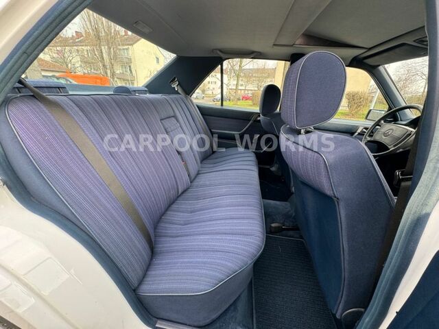 Мерседес 200 1988 в Европе на Automoto.ua Белый Мерседес 200, объемом двигателя 1.98 л и пробегом 196 тыс. км за 8841 $, фото 19 на Automoto.ua