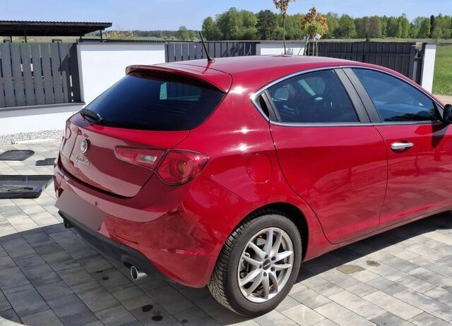 Альфа Ромео Джульетта 2012 в Европе на Automoto.ua Красный Альфа Ромео Джульетта, объемом двигателя 1 л и пробегом 177 тыс. км за 7264 $, фото 3 на Automoto.ua