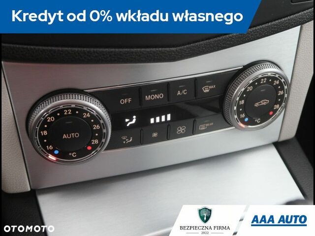 Мерседес Ц-Класс 2008 в Европе на Automoto.ua Черный Мерседес Ц-Класс, объемом двигателя 1 л и пробегом 212 тыс. км за 6538 $, фото 12 на Automoto.ua
