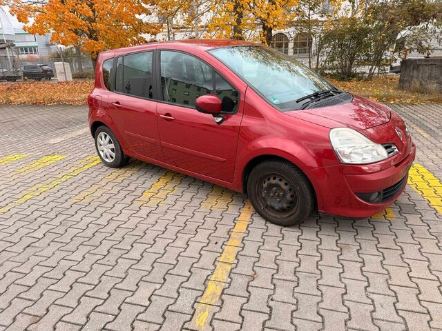 Рено Grand Modus 2011 в Европе на Automoto.ua Красный Рено Grand Modus, объемом двигателя 0 л и пробегом 174 тыс. км за 3850 $, фото 1 на Automoto.ua