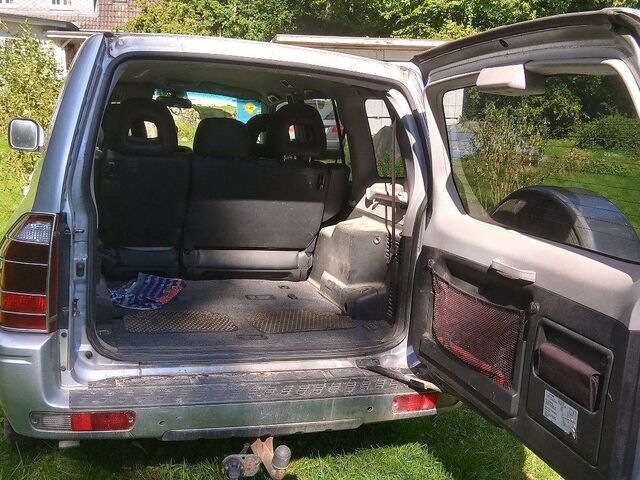 Міцубісі Паджеро 2004 у Європі на Automoto.ua Сірий Міцубісі Паджеро, об'ємом двигуна 0 л та пробігом 274 тис. км за 5000 $, фото 5 на Automoto.ua