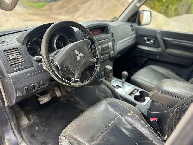 Міцубісі Паджеро 2007 у Європі на Automoto.ua Міцубісі Паджеро, об'ємом двигуна 3.2 л та пробігом 292 тис. км за 5490 $, фото 11 на Automoto.ua